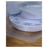 175pcs Christmas Dinnerware Set Disposable for 25 Guests