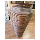 Very large decorative vase with decor