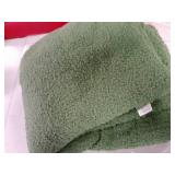 bearberry Super Soft Fluffy Throw Blanket Lightweight Cozy Warm Throw Blankets for Couch Bed Sofa All Season (Avocado Green, 40âx50â) - Retail: $607