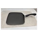 Modern Non-Stick Griddle Pan with Concentric Circle Design