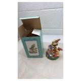 vintage collectible resin bunny figurine by Victorian Collection