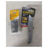 Stanley USA Classic 99 Utility Knife and 30 Pack Blades