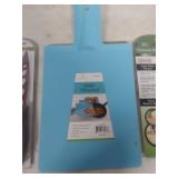 Home Innovations Kitchen Set - 2 Knives and Cutting Board