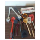Kitchen Utensil Set with Black+Decker Electric Knife