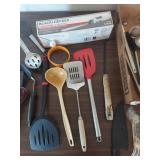 Kitchen Utensil Set with Black+Decker Electric Knife