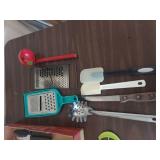 Kitchen Utensil Set with Black+Decker Electric Knife