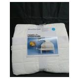 Twin/Twin Extra Long Microfiber Quilt Ivory - Room Essentials - Retail: $30
