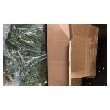 Teenyyou 6 Pcs Christmas Placemats Set 15 Inch Large Greenery Placemats Round Norfolk Pine Place Mats Artificial Xmas Washable Winter Table Decoration for Holiday Party Dining (Norfolk Pine, Green)