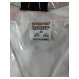 APPEARS NEW - Fashion Seal White Healthcare Lab Coat. Style 477 Size 20 (2 Pack)