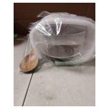 Hushee Glass Salad Bowl Salad Serving Bowl with Acacia Wood Base and Serving Utensils for Vegetables Fruit Dessert Popcorn Chips Pasta