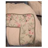 King Sized Quilted Floral Pattern Quilted Bedspread Set