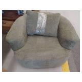 Harper And Bright Designs Green 360 Swivel Arm Chair with a Throw Pillow- Retail: $348