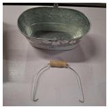 Yardwe Vintage Embossed Metal Bucket Planter with Daisy Pattern Small Oval Galvanized Tin Bucket for Indoor Outdoor Garden Decor 7.5X6.3X3.1 Inch