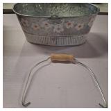 Yardwe Vintage Embossed Metal Bucket Planter with Daisy Pattern Small Oval Galvanized Tin Bucket for Indoor Outdoor Garden Decor 7.5X6.3X3.1 Inch