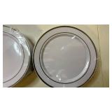 White Plastic Dessert Plates with Silver Trim - Set of 100 - Retail: $30 White Plastic Dessert Plates with Silver Trim - Set of 100 - Retail: $30