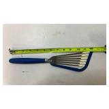 Misen Fish Silicone Spatula - Retail: $25 Misen Fish Silicone Spatula - Retail: $25