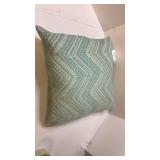 Teal Geometric Pattern Decorative Throw Pillow - Retail: $25 Teal Geometric Pattern Decorative Throw Pillow - Retail: $25