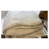 Tan Comforter 2 pillow Cases - Retail: $45 Tan Comforter 2 pillow Cases - Retail: $45