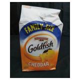 Goldfish Cheddar Crackers Family Size Bag - 10oz Goldfish Cheddar Crackers Family Size Bag - 10oz