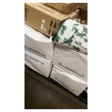 Pallet of miscellaneous items in various conditions Pallet of miscellaneous items in various conditions