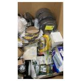 Pallet of miscellaneous items and various conditions (see description) Pallet of miscellaneous items and various conditions (see description)