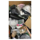 Pallet of miscellaneous items and various conditions (see description) Pallet of miscellaneous items and various conditions (see description)