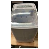 Insignia 26 lbs Portable Ice Maker NS-IMP26WH2 Insignia 26 lbs Portable Ice Maker NS-IMP26WH2