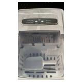 Insignia 26 lbs Portable Ice Maker NS-IMP26WH2 Insignia 26 lbs Portable Ice Maker NS-IMP26WH2