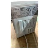 Insignia 26 lbs Portable Ice Maker NS-IMP26WH2 Insignia 26 lbs Portable Ice Maker NS-IMP26WH2