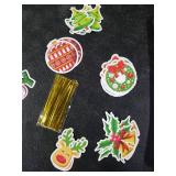 WeDoSoy Christmas Cellophane Bags - Set of 125 Treat Bags with Gold Twist Ties & 30 Gift Tags - Ideal for Cookies, Candies, Table Decor and Christmas Party Decorations