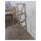 Werner 5-Foot Wooden Step Ladder Werner 5-Foot Wooden Step Ladder