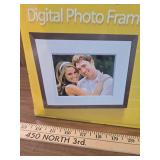 Shomi 5-inch Digital Photo Frame Shomi 5-inch Digital Photo Frame