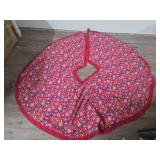 Christmas Tree Skirt with Penguin Pattern Christmas Tree Skirt with Penguin Pattern