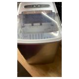 Insignia Portable Ice Maker NS-IMP26SL0 Insignia Portable Ice Maker NS-IMP26SL0