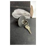 ZZCSZ 8U5Z-9C268-B Gas Cap BU5Z-9C268-B Fuel Tank Cap Compatible with Ford F150, Edge, Escape, Expedition, Explorer, Focus, Fusion, Mustang, Taurus | Lincoln MKS, MKT, MKX, MKZ | Mercury, Milan, More ZZCSZ 8U5Z-9C268-B Gas Cap BU5Z-9C268-B Fuel Tank Cap Compatible with Ford F150, Edge, Escape, Expedition, Explorer, Focus, Fusion, Mustang, Taurus | Lincoln MKS, MKT, MKX, MKZ | Mercury, Milan, More