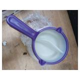 Wilton Candy Melts Melting Pot, Perfect for Strawberries and Cakepops, 2.5-cup Capacity, Packaging May Vary Wilton Candy Melts Melting Pot, Perfect for Strawberries and Cakepops, 2.5-cup Capacity, Packaging May Vary