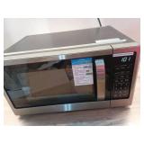 21 in. 1.1 cu. ft. 1000-Watt Countertop Microwave Oven in Fingerprint Resistant Stainless Steel and Bar Handle (Missing Plate) - Retail: $89
