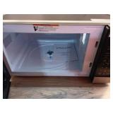 21 in. 1.1 cu. ft. 1000-Watt Countertop Microwave Oven in Fingerprint Resistant Stainless Steel and Bar Handle (Missing Plate) - Retail: $89