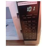 21 in. 1.1 cu. ft. 1000-Watt Countertop Microwave Oven in Fingerprint Resistant Stainless Steel and Bar Handle (Missing Plate) - Retail: $89