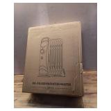 700W White Indoor Oil-Filled Radiator Electric Portable Space Heater Radiant for Living Room, Bathroom, Bedroom, Garage - Retail: $60