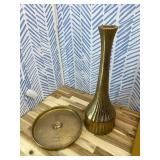 Small Round Gold Side Table by Objet D Art, Accent, End, Pedestal, Martini, Cocktail and Drink Table for Living Room and Small Spaces, Petra Vintage Metal Brass Style Decor, 21 Height Small Round Gold Side Table by Objet D Art, Accent, End, Pedestal, Martini, Cocktail and Drink Table for Living Room and Small Spaces, Petra Vintage Metal Brass Style Decor, 21 Height