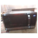 21 in. 1.1 Cu. Ft. 1000-Watt Countertop Microwave Oven in Fingerprint Resistant Stainless Steel and Bar Handle (Damaged Glass Plate) - Retail: $109