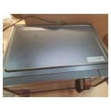 21 in. 1.1 Cu. Ft. 1000-Watt Countertop Microwave Oven in Fingerprint Resistant Stainless Steel and Bar Handle (Damaged Glass Plate) - Retail: $109