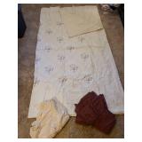 Full/Queen bedspread and 2 round tablecloths, pillow sham and pillow cases