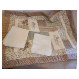 Full/Queen bedspread and 2 round tablecloths, pillow sham and pillow cases