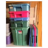 5 Rubbermaid Roughneck totes