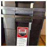 3 Rubbermaid tubs with lids