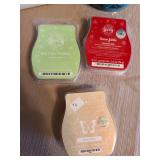 Scentsy Rustic Bloom wax warmer, NIB, plus 3 packs wax melts.