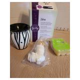 Sentsy plug-in Zebra wax warmer, NIB, plus 1 pack of wax melts.