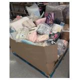 Wholesale Mixed Bedding, Bath, Decor and Textile Lot - Retail: $1250 Wholesale Mixed Bedding, Bath, Decor and Textile Lot - Retail: $1250